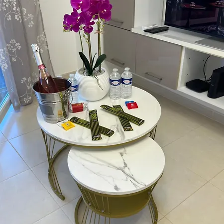 One Minute To The Apartament Mentona