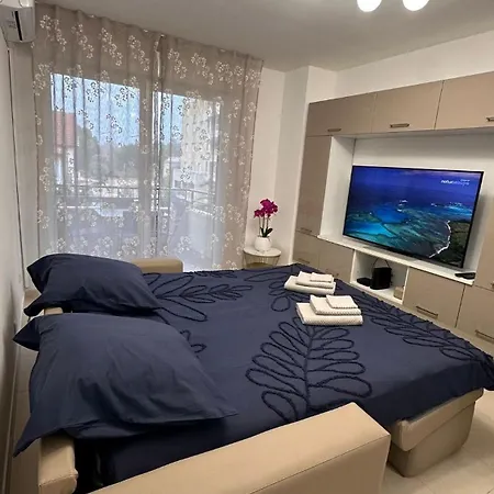One Minute To The Apartament