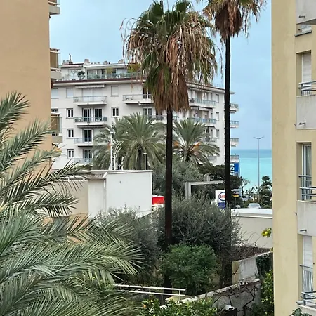 Apartament One Minute To The *