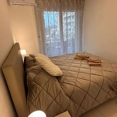 One Minute To The Apartament